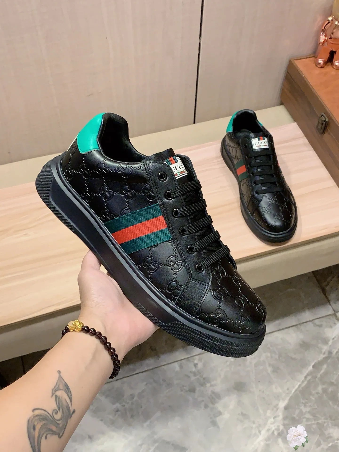 Men's men's shoes💰420💰💰🎩🎩[Lightning][Lightning] "Gucci*" latest • popular casual shoes, top brand [seduce] luxury ~ purchasing agency, top ~ quality. [Strong] The upper is made of imported breathable cowhide with fabric material ➕ Breathable sheepskin feet (•) and fine workmanship. The original stylish and stylish soft rubber wear-resistant and non-slip outsole is light and comfortable on the feet. The real thing looks better when photographed in person. 111: code: 38-44, 3️⃣ colors selected
